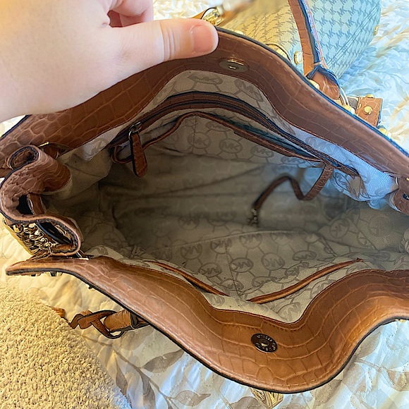 NEW Michael Kors purse - Picture 2 of 2